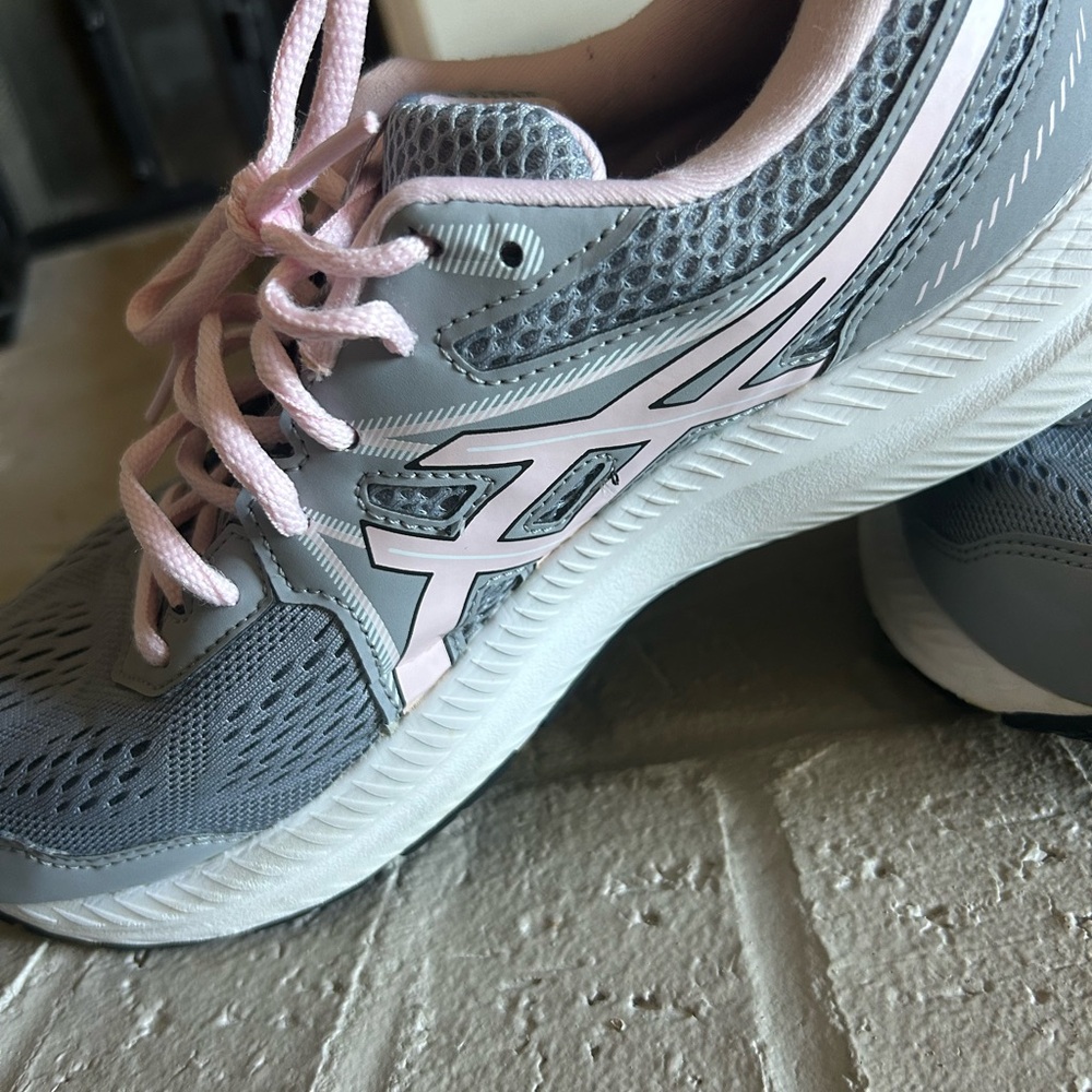 ASICS 9.5 wide Women's Gray and Pink Running Shoes Gel-Contend